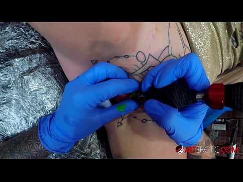 ❤️ Umntu oshushu kakhulu onetattoo uSully Savage wafumana umvambo kwiclitoris yakhe ☑  kumanyala xh.tube-sexer-com.ru ❌️